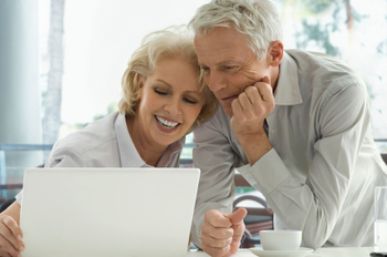 senior_couple_laptop