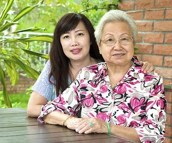 asian-mom-and-daughter