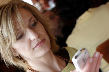 woman_cell_phone