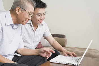 adult-child-with-dad-computer